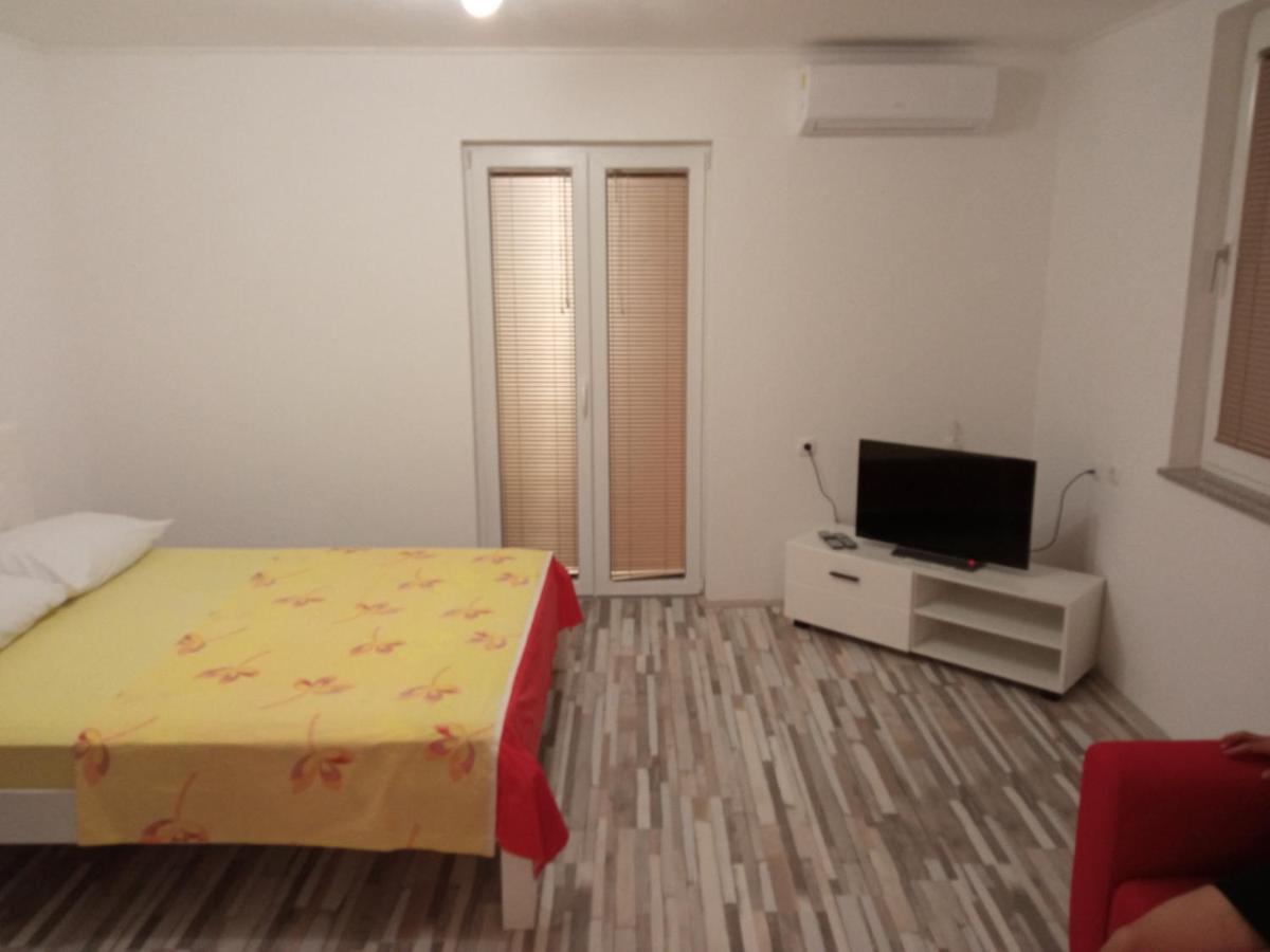 Studio Apartman Matkovic إيموتسكي المظهر الخارجي الصورة