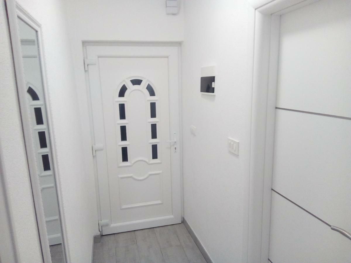 Studio Apartman Matkovic إيموتسكي المظهر الخارجي الصورة